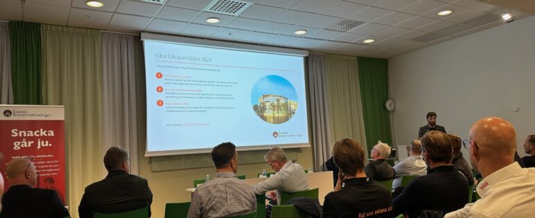 Deltagare på Svenska Brasvärmeföreningens höstmöte lyssnar på en presentation om föreningens fokusområden